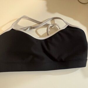 White fox Women's Black Sports Bra